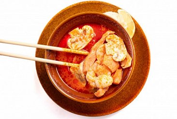 Суп Том Ям с лососем и креветками